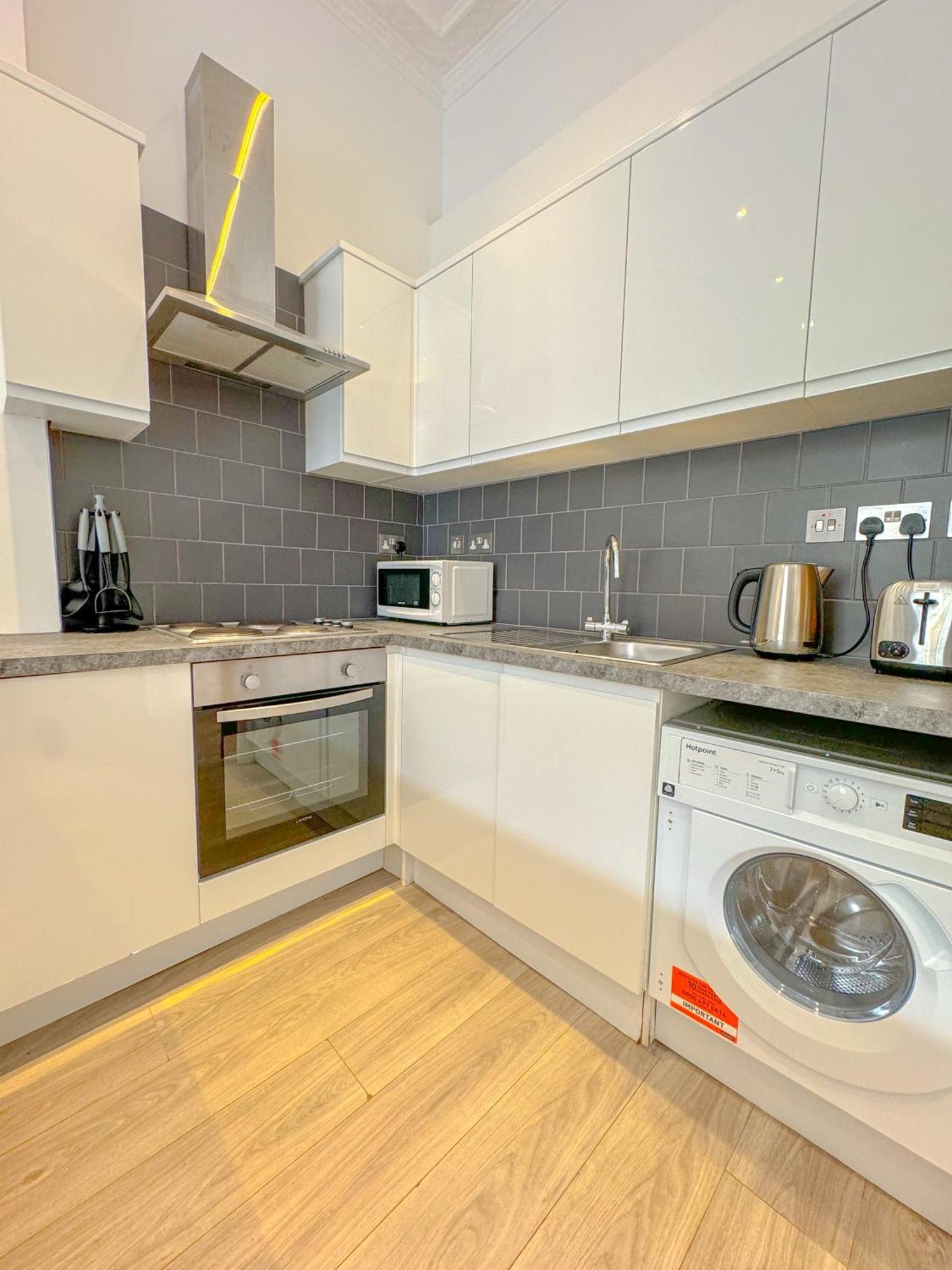 Conway Apartments Лондон Екстериор снимка