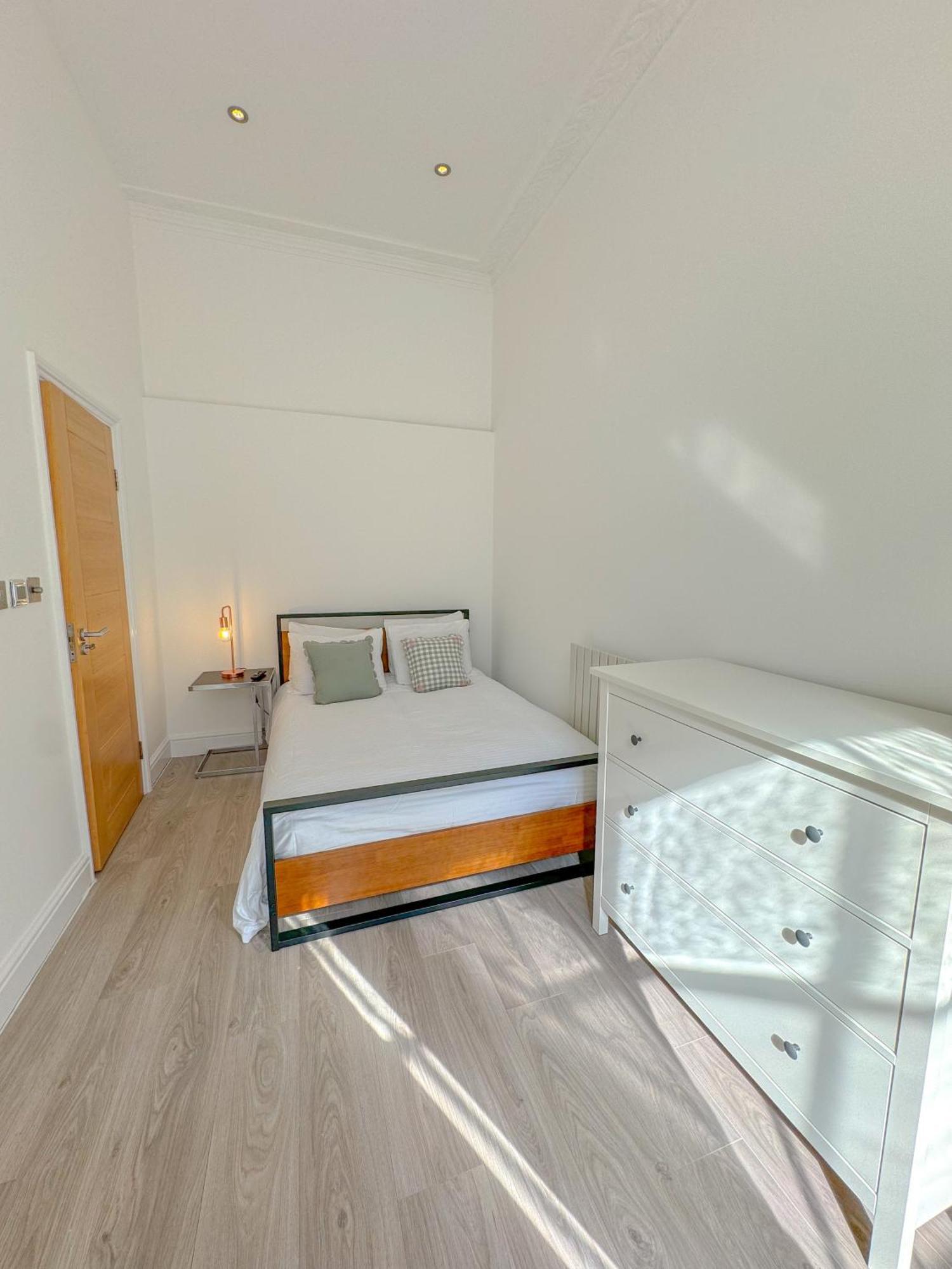 Conway Apartments Лондон Екстериор снимка