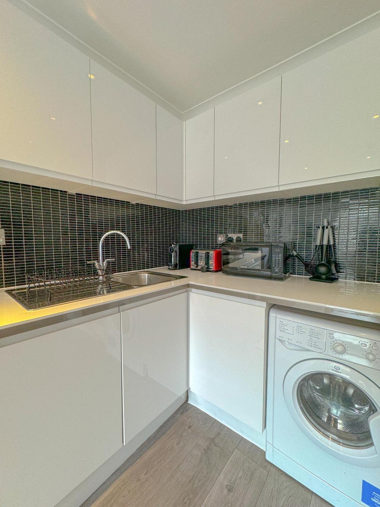 Conway Apartments Лондон Екстериор снимка